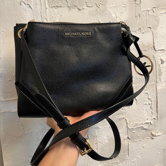 Michael Kors Crossbody - Picture 1 of 6